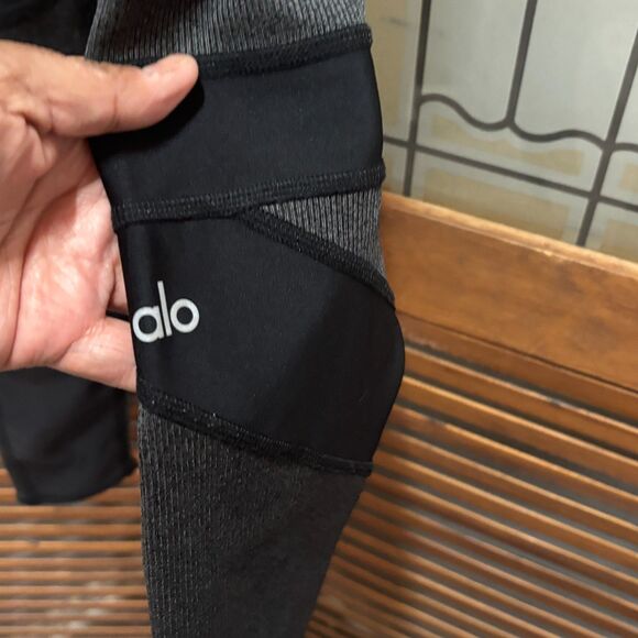 Alo Yoga High Waisted Level Up Leggings Size XXS - Picture 9 of 11
